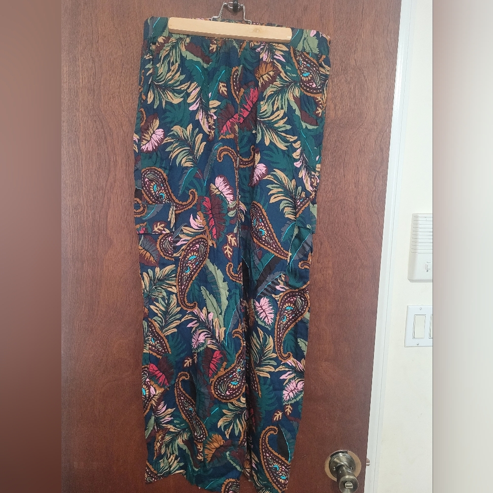 T Tahari Multicolor Paisley Flowy Pants